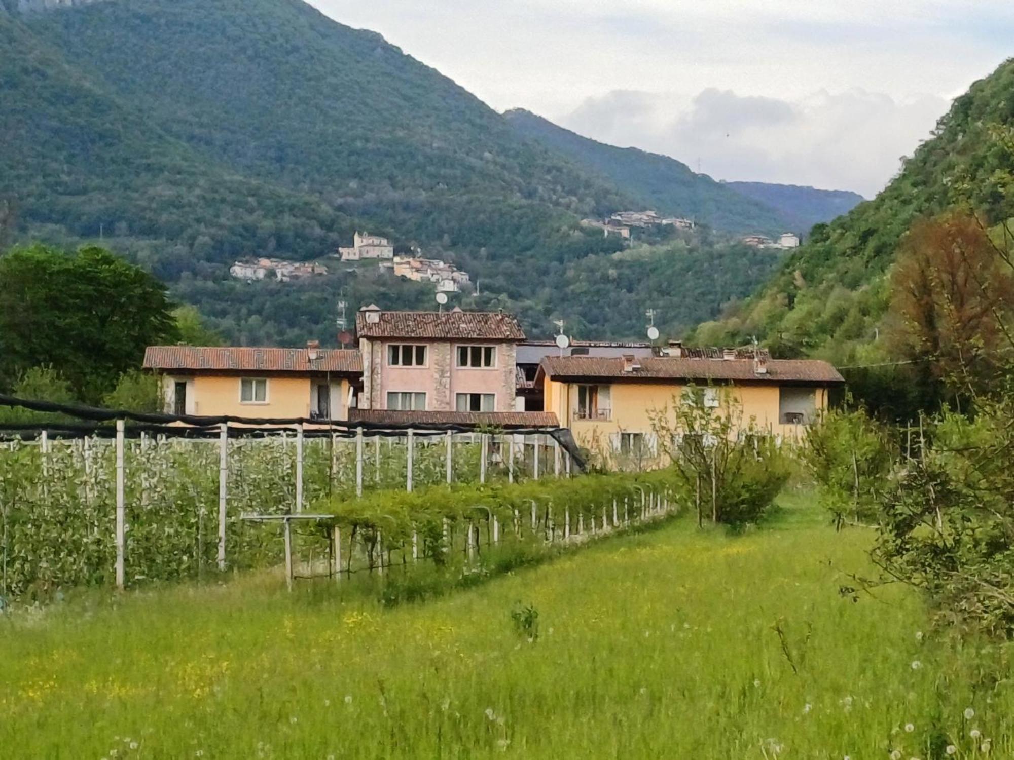 Cascina Legnago Trilocale A 6 Chilometri Da Salo' Daire Villanuova sul clisi Dış mekan fotoğraf
